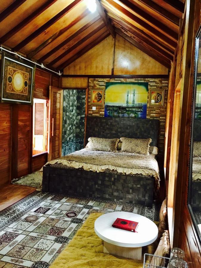 Penginapan Muslim Yuni Inn Bogor Exterior foto