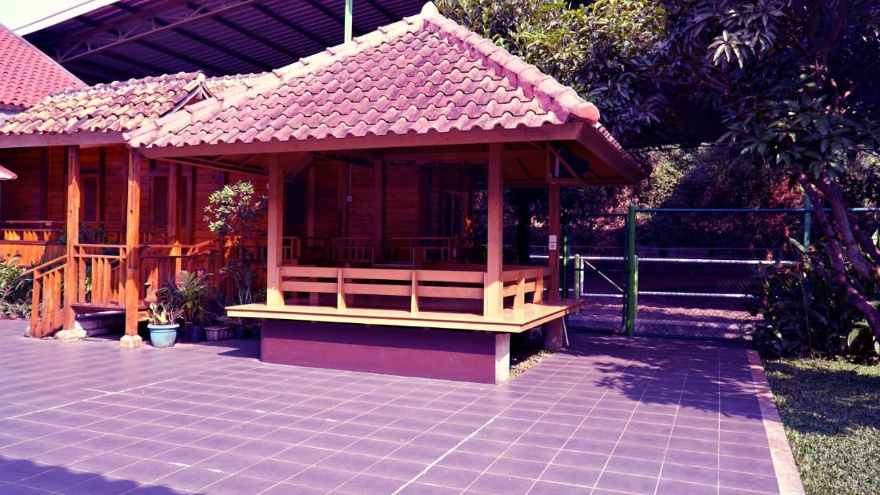 Penginapan Muslim Yuni Inn Bogor Exterior foto